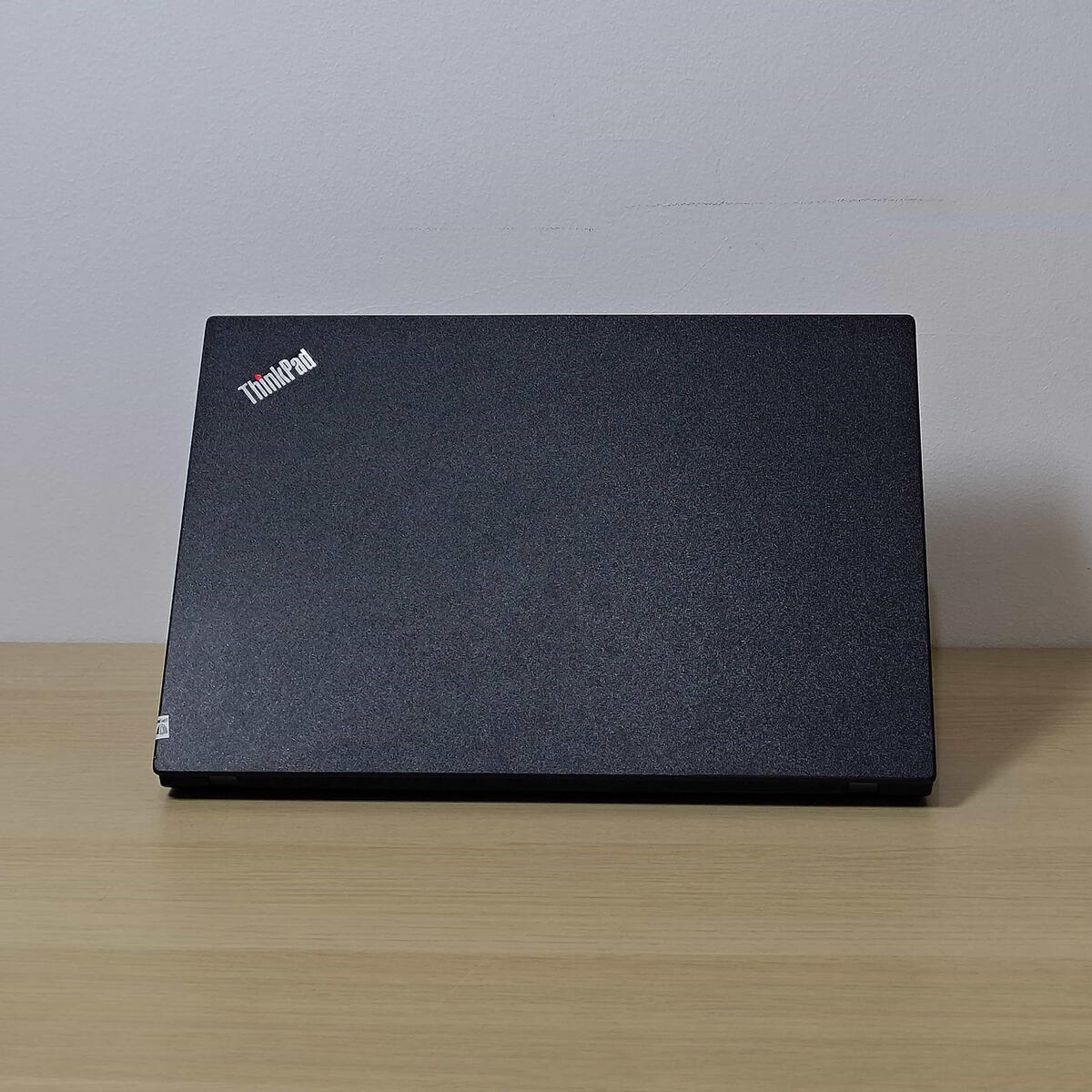 Lenovo Thinkpad T490 Belakang Tengah Butik Laptop