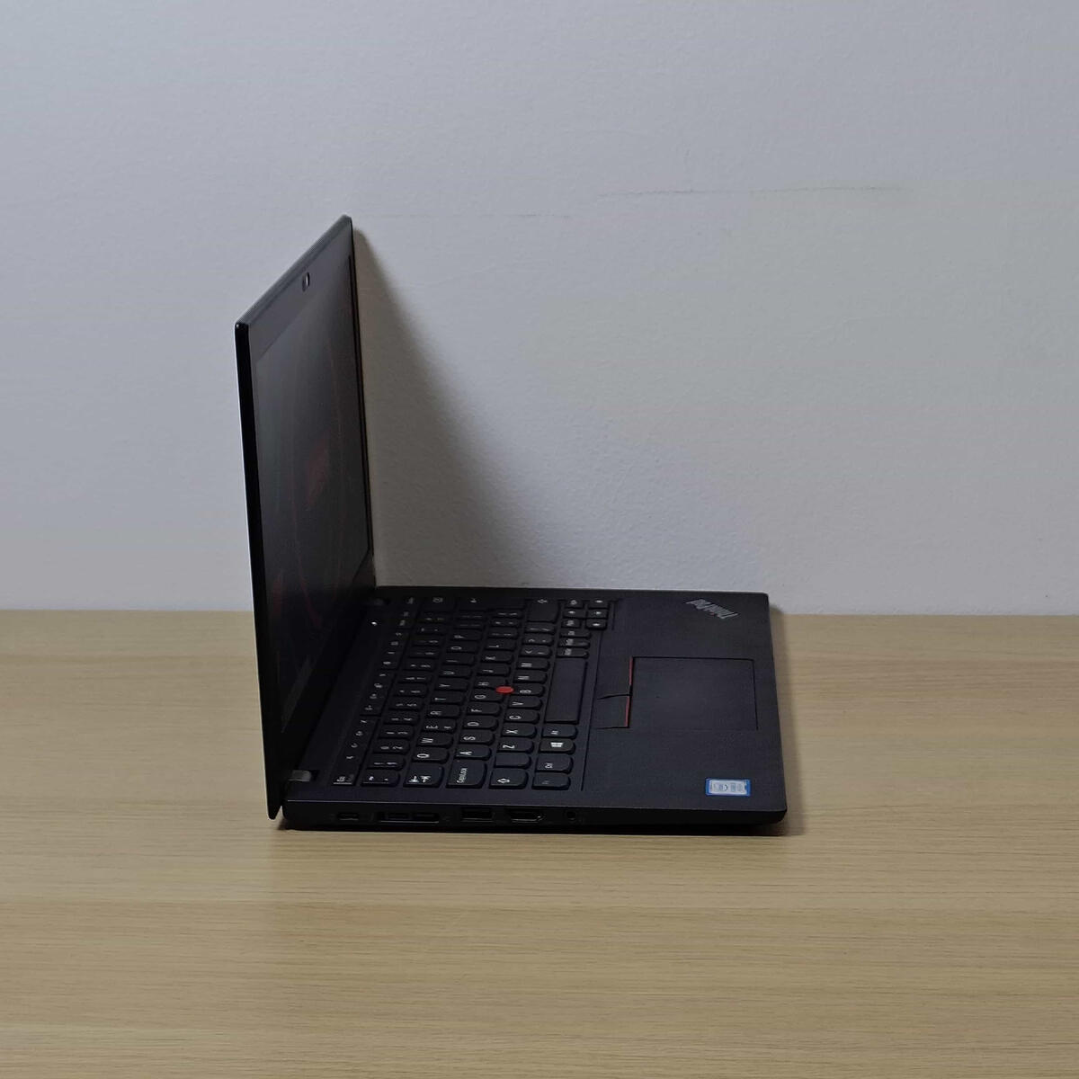 Lenovo Thinkpad X280 Samping Kanan Butik Laptop