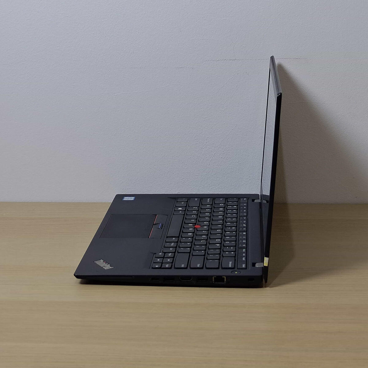 Lenovo Thinkpad T470s Samping Kanan Butik Laptop