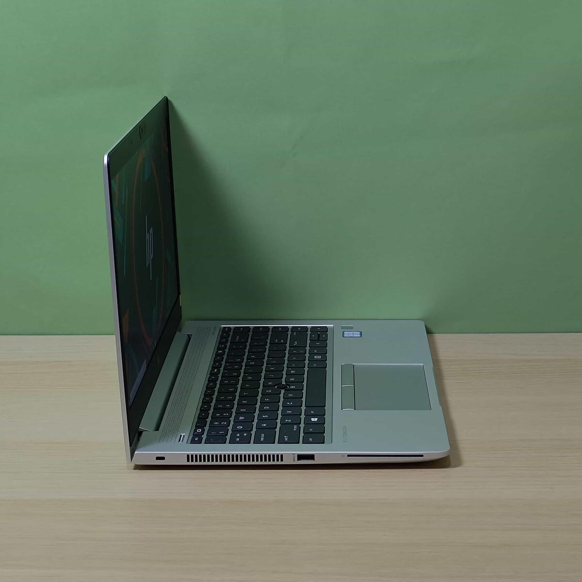 HP Elitebook G5 Samping Kanan Butik Laptop