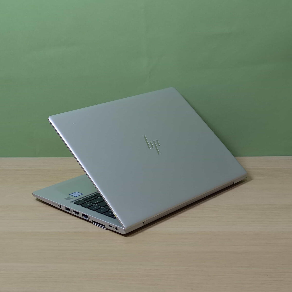 HP Elitebook G5 Belakang Kiri Butik Laptop
