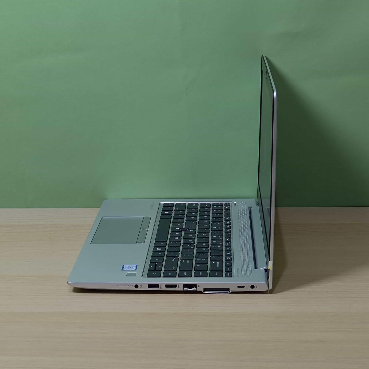 HP Elitebook G5 Samping Kiri Butik Laptop