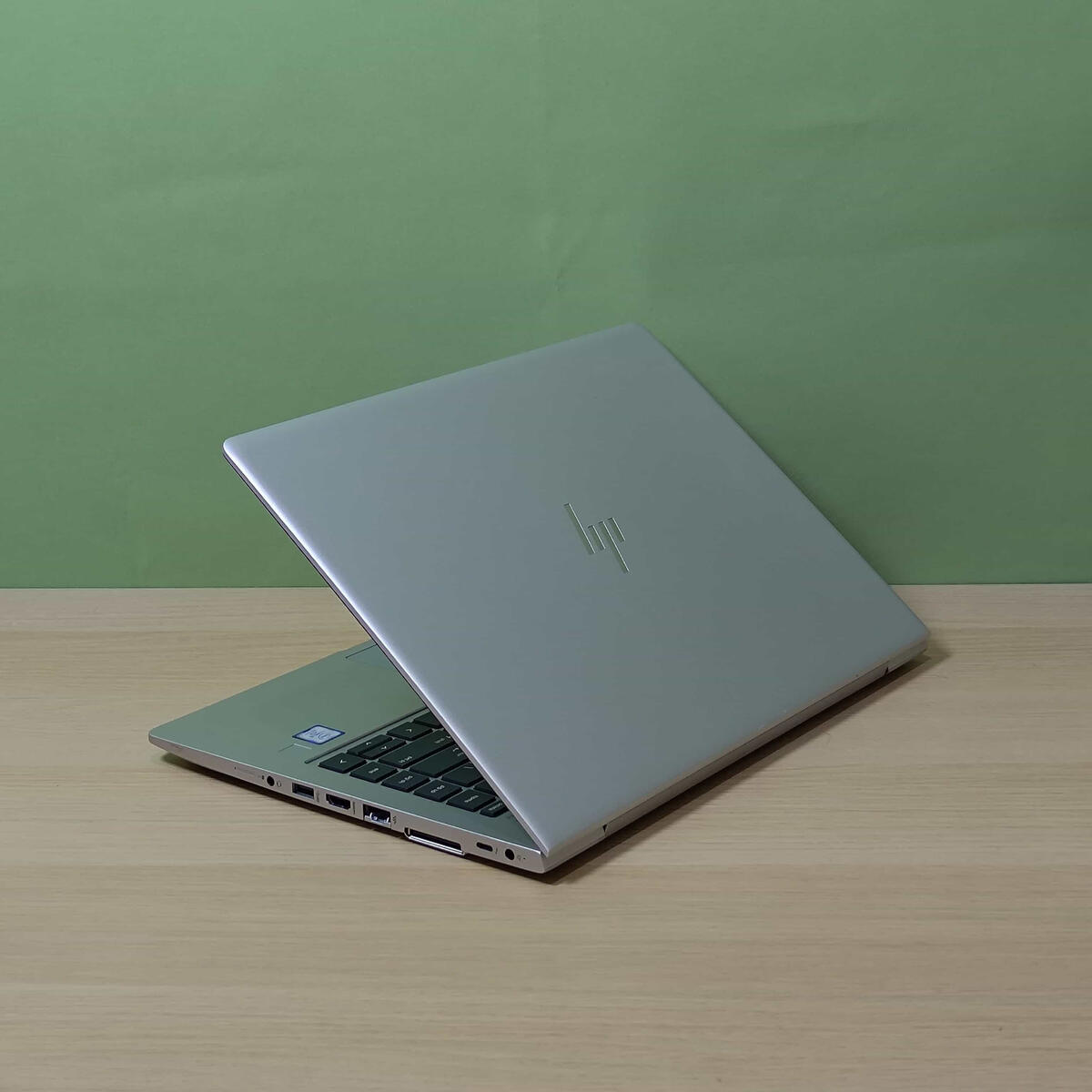 HP Elitebook G6 Belakang Kiri Butik Laptop