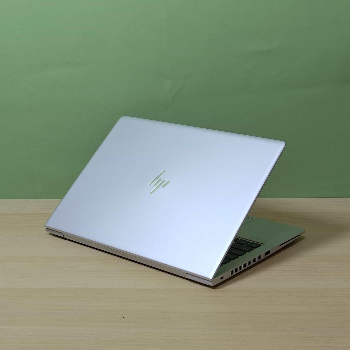 HP Elitebook G6 Belakang Kanan Butik Laptop