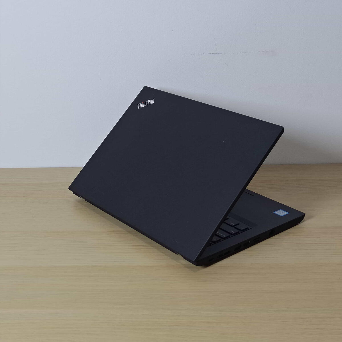 Lenovo Thinkpad L480 Belakang Kanan Butik Laptop