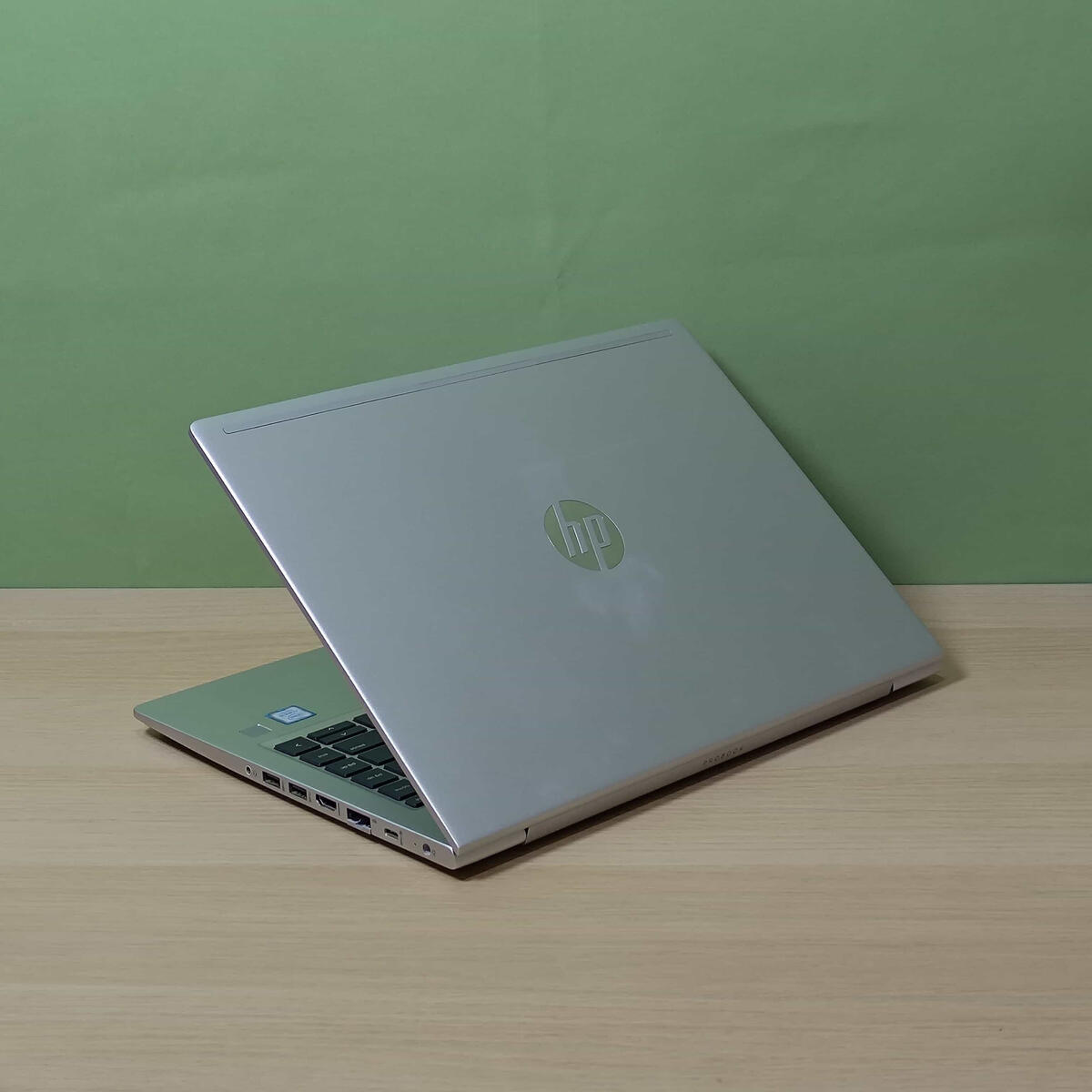 HP Probook 440 G6 Belakang Kiri Butik Laptop