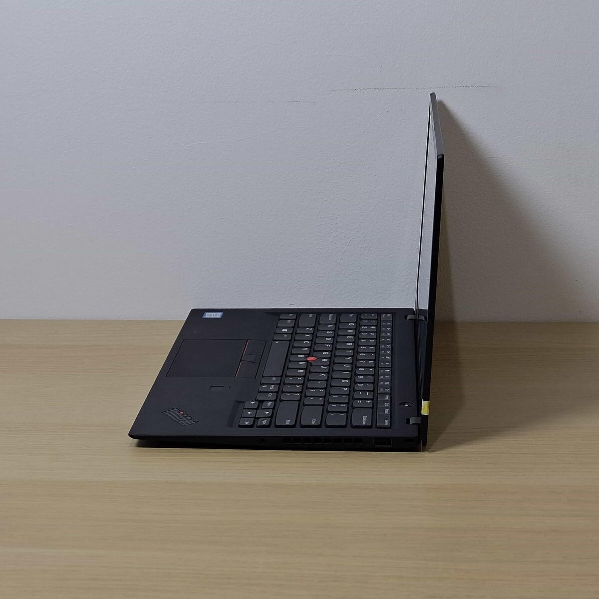 Lenovo Thinkpad X1 Carbon Gen 6 Samping Kiri Butik Laptop