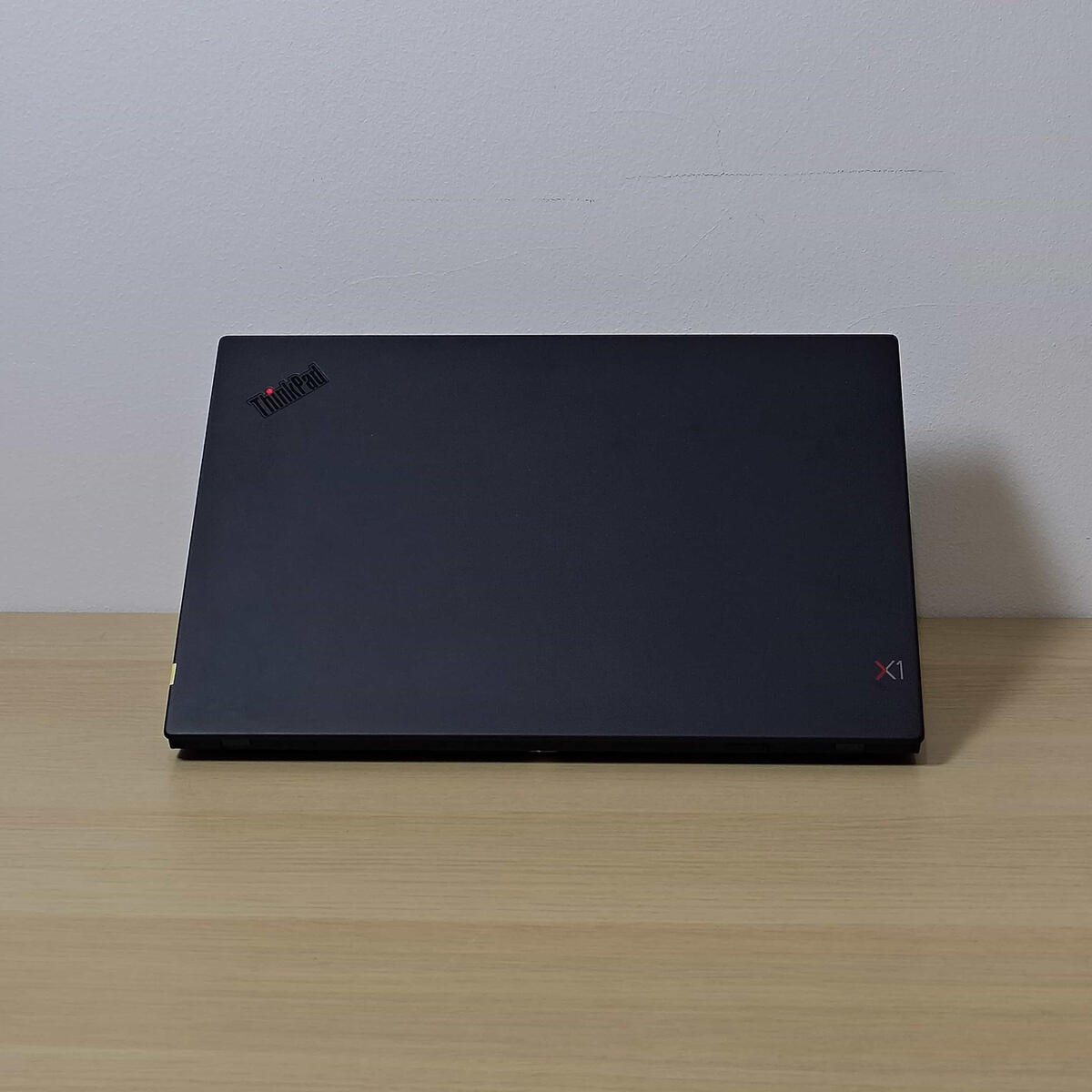 Lenovo Thinkpad X1 Carbon Gen 6 Belakang Tengah Butik Laptop