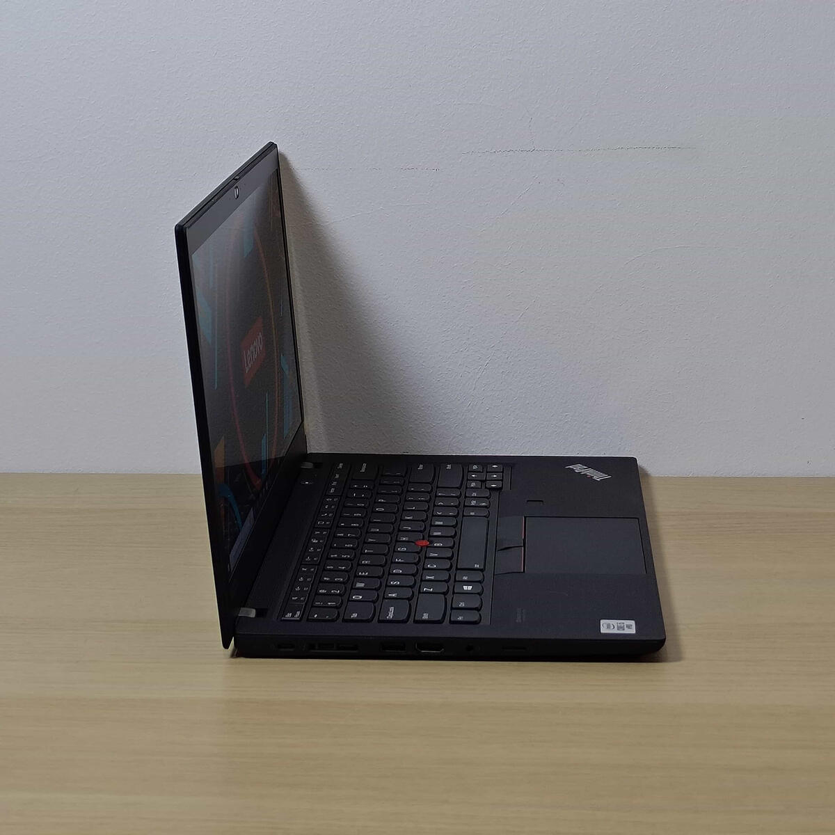 Lenovo Thinkpad T14 Samping Kanan Butik Laptop